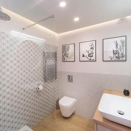 Beautiful 600 M To The By Renters