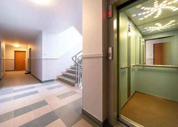 Beautiful 600 M To The By Renters Apartamento